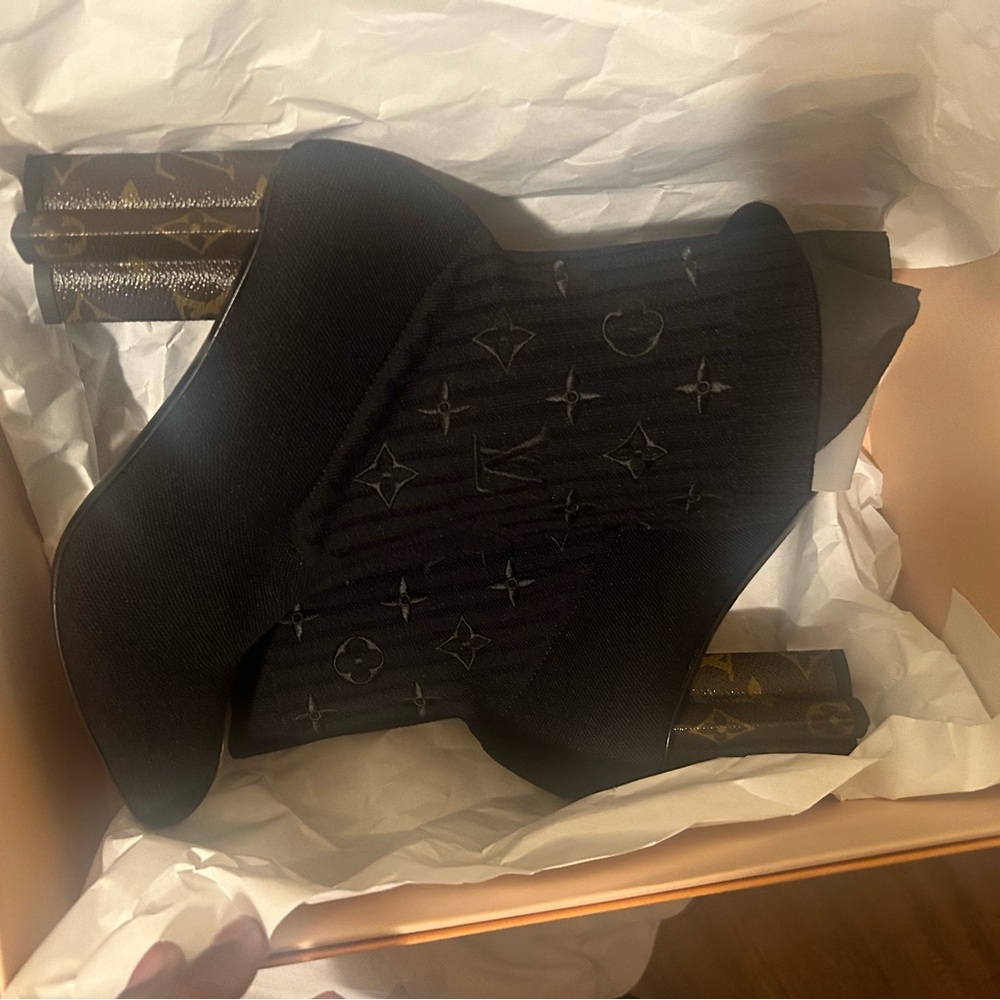 Louis Vuitton knit ankle boots sz 38 euro size 38 women’s - Picture 2 of 16